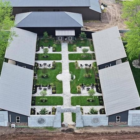 Big Cat Bungalows At The Haven - Lion 2 Canastota Exteriör bild